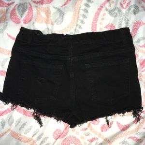 🔥Black ripped shorts🔥